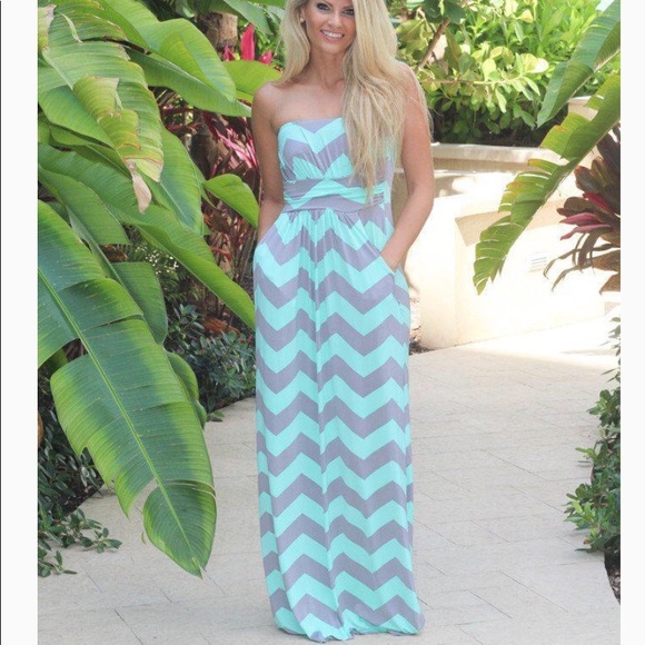 Fashionomics Dresses & Skirts - Gray and mint Maxi dress w pockets